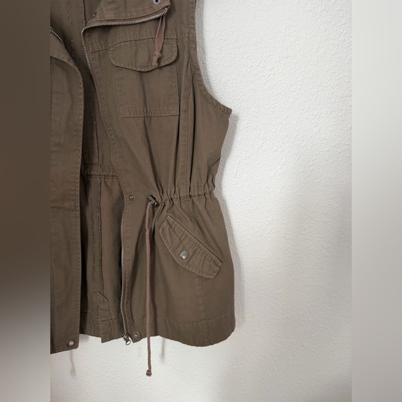 Sebby Utility Vest - Picture 3 of 4